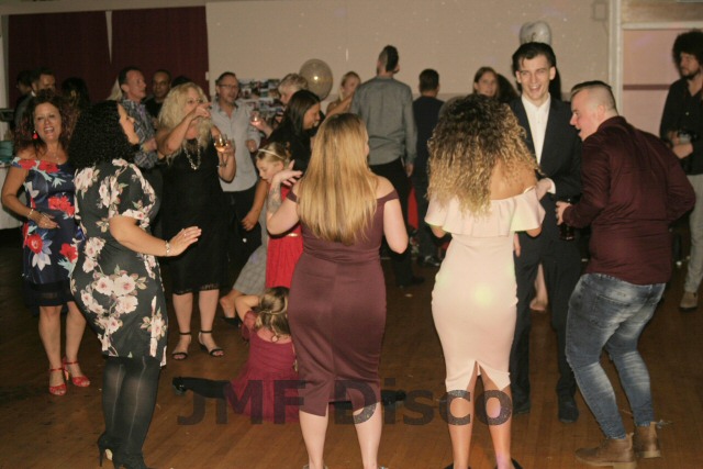 rusthall-mobile-disco-party-dancers