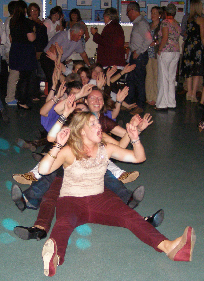 mobile-disco-gravesend-dancers-03.jpg