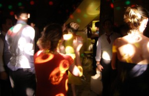 wedding-dj-faversham-mount-ephraim-dancers-02.jpg