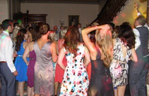 wedding-dj-faversham-mount-ephraim-dancers-05.jpg