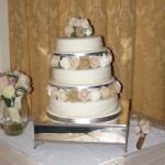 wedding-dj-maidstone-oakwood-house-wedding-cake-01.jpg