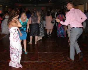 wedding-dj-maidstone-oakwood-house-wedding-dancers-03.jpg