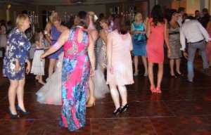 wedding-dj-maidstone-oakwood-house-wedding-dancers-04.jpg