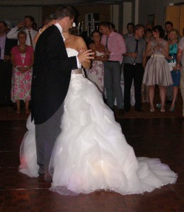 wedding-dj-maidstone-oakwood-house-wedding-first-dance-01.jpg