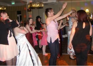 wedding-dj-whitstable-marine-hotel-disco-dancers-08